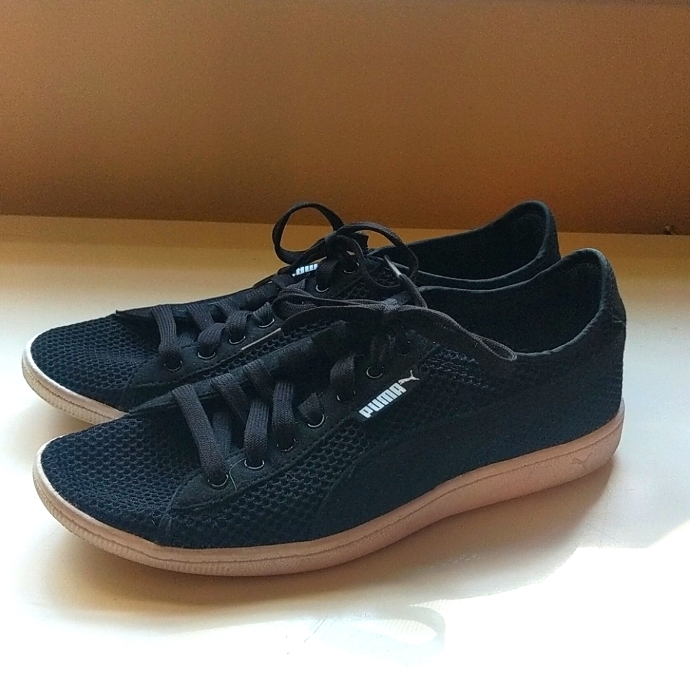 PUMA women's casual sneaker